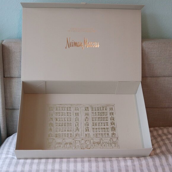 Neiman Marucs XL 27 x 17 Gift Box Oversize - Picture 10 of 13